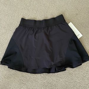 NEW WITH TAGS black lululemon tennis skirt